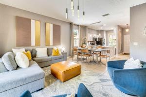 9 Mi to WDW Townhouse with Balcony in Davenport!