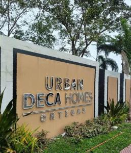 Cozy CondoVibe 2 BR Staycation near SM East Ortigas with Netflix!