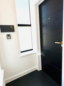 BIG Penthouse - 3-Bedroom - 2-Bathroom - Sleeps 8