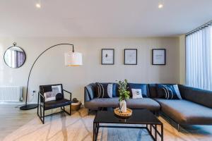 Modern City House - City Stay - Etihad Stadium - Coop Live Stadium - Sleeps 6 - Free Parking