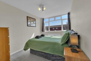 Spacious 5 Bed, Family & Group Stay Free Parking