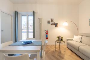 BMGA l Poppys Home Attic Vaticano