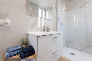 BMGA l Poppys Home Attic Vaticano