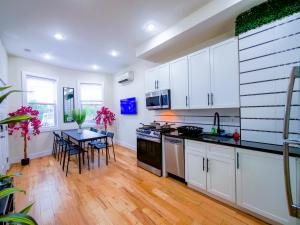 Luxury 3BR Apartment near NYC Modern Spacious & Stylish