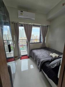 SMDC Red Residences Makati w own parking slot