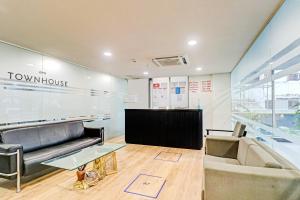 Super Townhouse Sector 30 Near Botanic Garden of Indian Republic