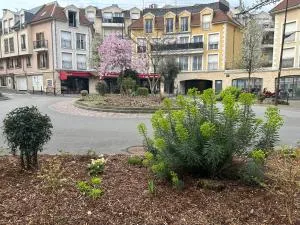 Studio Spacieux 4 Personnes avec Terrasse privée & Bureau - Gare à 4min, Paris en 30min - 马恩河畔维列