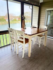 Elegant 3-Bedroom Condo in Lewes with Pond Views