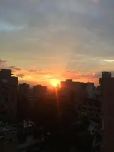 Apartamento en Rosales una habitación, dos baños, sala comedor y cocina. Vista maravillosa de la ciudad - El Alto