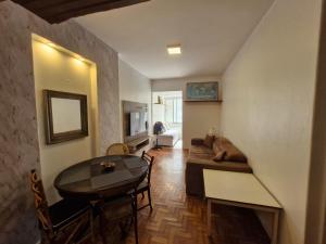 ipanema general osório, 70m2, 2 Quartos com camas queen, 2 Banheiros, cozinha americana, Ar Condicionado, Moderno, Silencioso, Internet 700mbps, TV Smart, portaria 24h e do lado da Praia Ipanema e Metro