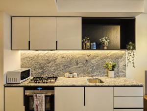 Stunning CBD Apt on Lv47 with Gym, Pool & Study Desk