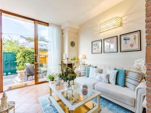 Apartment near Ostia Antica with Jacuzzi