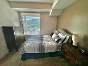Downtown Condo with Mountain Views