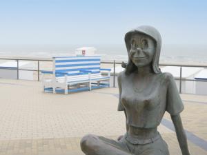 Apartment in Middelkerke near Beach & Pool