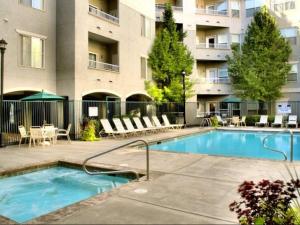 Downtown Condo Near the Convention Center