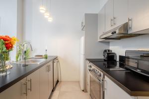 Snug Studio on Bishop DT MTL