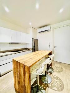 Fantastico departamento junto 5th Avenida 203