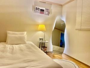 Hongdae station 5min Full option