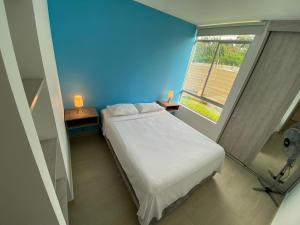 Con piscinas y jacuzzis, apto de lujo y muy dotado cerca al centro de Villeta