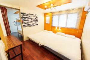 3-Gu&Anne house Hongdae 6room & 4bath House