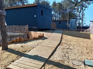 Chalets Chalet elegant a Jullouville : plage, terrasse, piscine chauffee, 4 couchages - FR-1-361-534 : photos des chambres