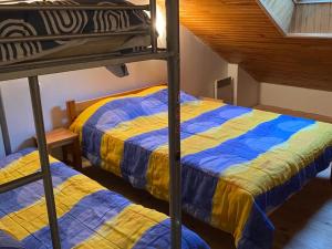 Appartements Appartement calme avec parking a Super Besse - FR-1-814-92 : photos des chambres