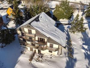 Appartements Appartement calme avec parking a Super Besse - FR-1-814-92 : photos des chambres