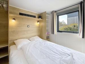 Maisons de vacances Tiny House 1 chambre, piscine chauffee, a 200 m de la plage, Jullouville - FR-1-361A-24 : photos des chambres
