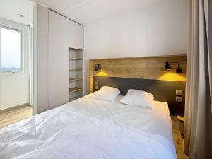 Maisons de vacances Mobil-home Confort 4 pers, plage a 200m, piscine chauffee, terrasse Sud, parking, wifi inclus - FR-1-361A-81 : photos des chambres