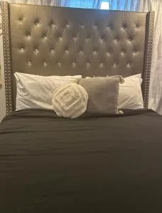 Sunny Girasol Garden - إلمهورست