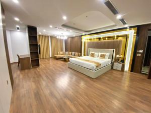 Queen Hotel Hoàng Gia