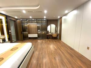 Queen Hotel Hoàng Gia