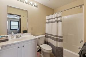 Spacious and Modern Stay to Relax & Recharge