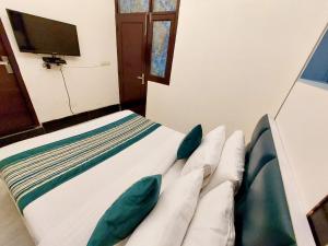 Hotel Khusbu Residency, Green Park Market, South Delhi