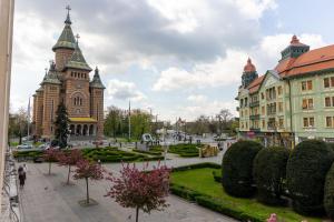 Ultracentral Retreat - Victory Square Views & Style