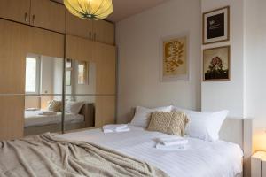 Ultracentral Retreat - Victory Square Views & Style