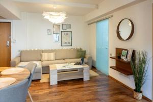 Ultracentral Retreat - Victory Square Views & Style