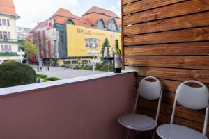 Ultracentral Retreat - Victory Square Views & Style