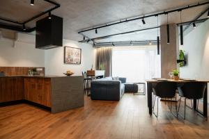 Carlo Apartments