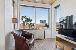 Lovely Holiday Home Close To The Water