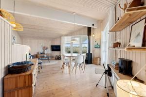 Hyggeligt Sommerhus Med Havudsigt