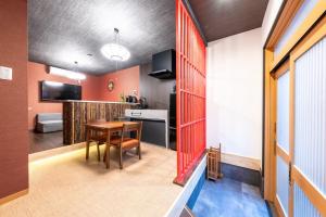 Private Villa 大きな商店街の側にあるお宿 ベッド6台 トイレ3台