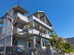 Mio Monte Apartments - Free Parking and Wi-Fi - Calm, Garden, See and Mountain View, Tivat - Porto Montenegro 2km