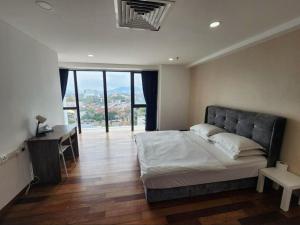 Sunrise Gurney Executive Premium Suite