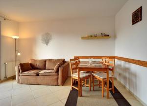 Tradycyjny i Przytulny Apartament Sun Seasons 24 w Kołobrzegu by Noclegi Renters