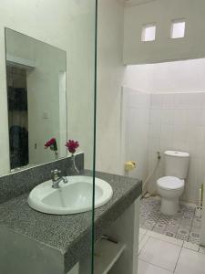 Cozy room Kuta - 1 minutes to the beach by Micky Studio2