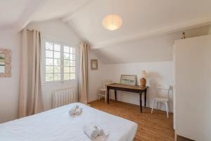 Maisons de vacances La Paisible - 50m mer - Jardin : photos des chambres