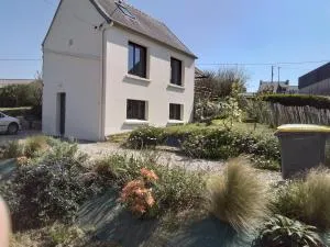 Jolie petite maison à 7 min à pied de la plage pour 6 pers - 坡隆维茨普尔扎伊