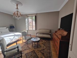 Le Château du Sollier - Charme calme et confort climatisation à 5mn du peage