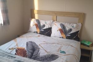 3 bed-Sleeps 6-Pets-Parking-5 Min to Beach